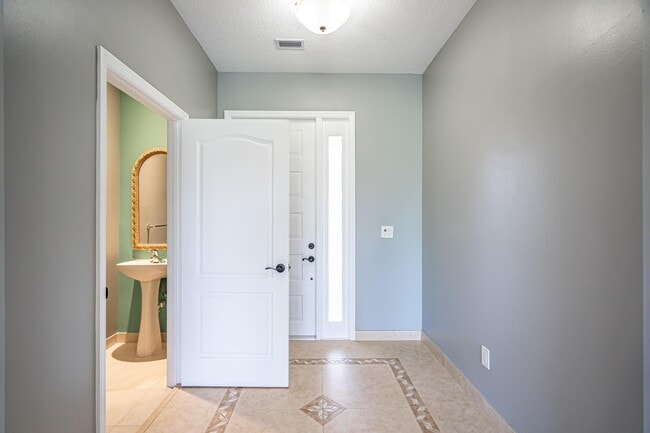 Building Photo - 460 Rainbow Springs Terrace