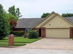 Building Photo - Large | 4 Bed | 3 Bath | South Tulsa