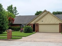 Building Photo - Large | 4 Bed | 3 Bath | South Tulsa