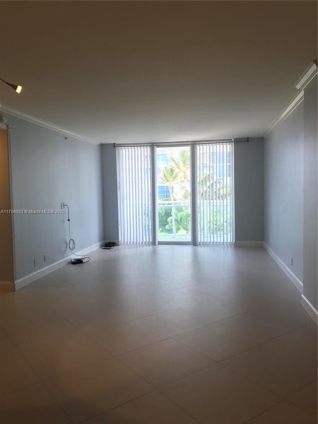 Building Photo - 3001 S Ocean Dr