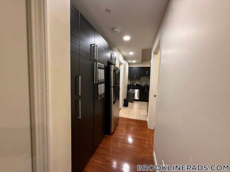 Building Photo - 1203 Beacon St