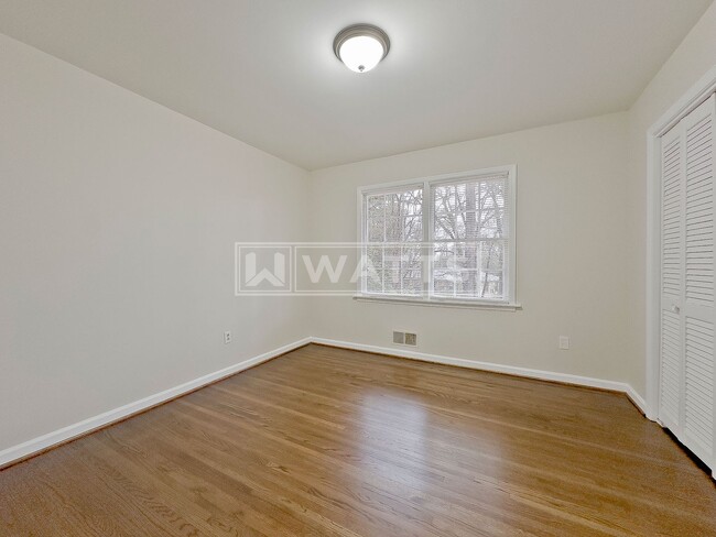 Building Photo - Charming & Spacious 3-Bed Home in City of Hoover