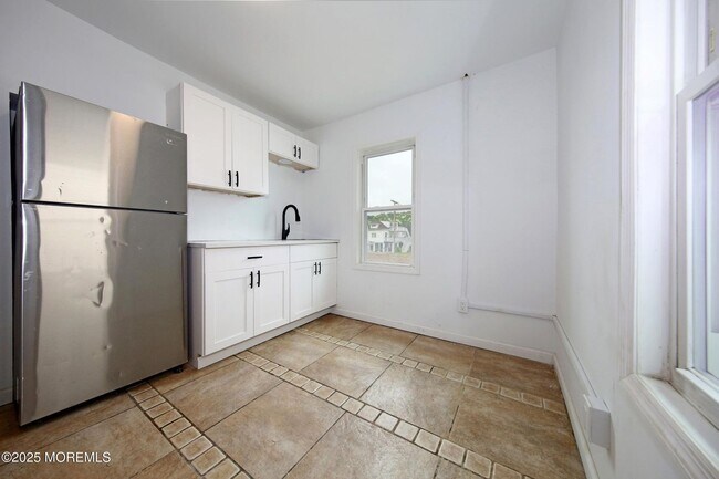 Building Photo - 48 Barberie Ave