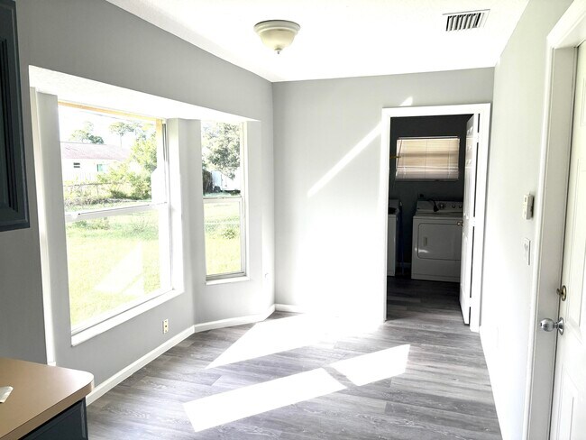 Building Photo - 2872 SW Fluvia St