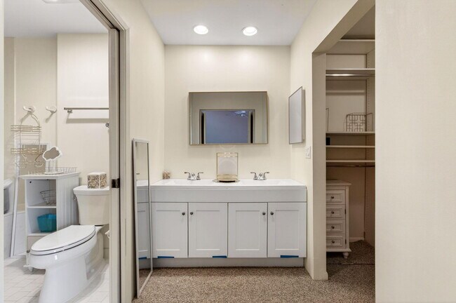 Building Photo - 7865 La Mirada Dr