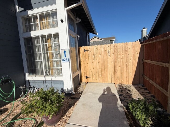 Building Photo - Cozy 2 bedroom Dual Master! Ready for move in! Rent today !