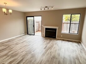 Building Photo - 837 Maria Ln