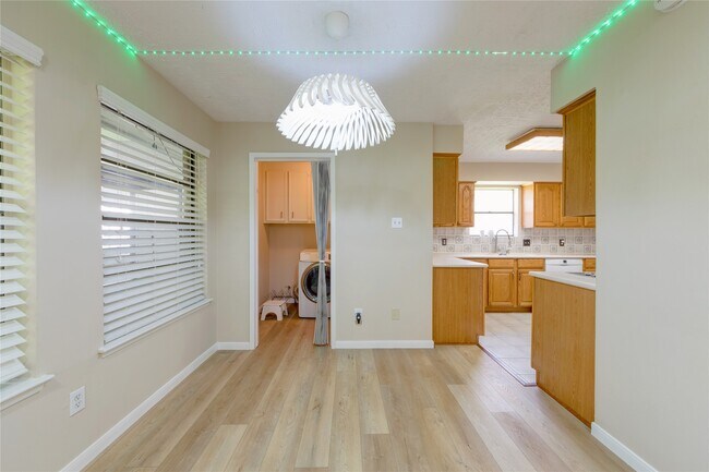Building Photo - 2902 Field Line Dr