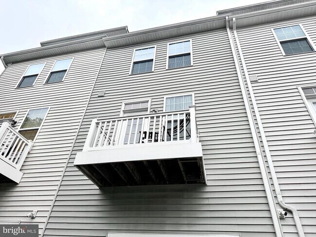 Building Photo - 4812 Crest View Dr