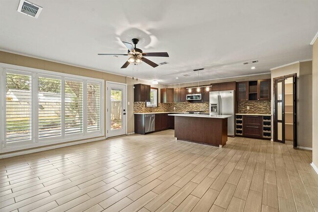 Building Photo - 5319 Saxon Dr