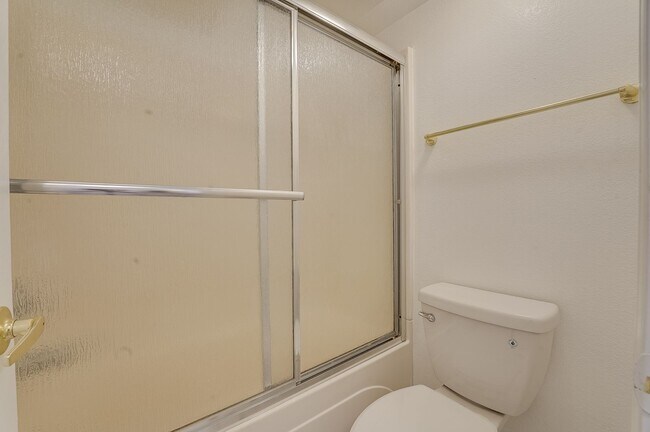 Building Photo - Beautiful 4 bed, 3.5 bath Home in Fort Collins Dakota Ridge Neighborhood