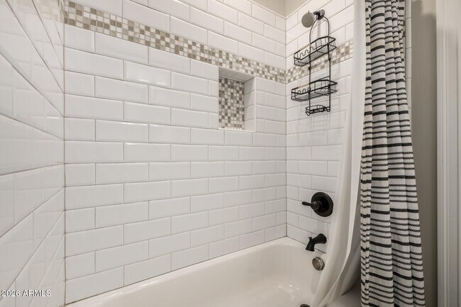 Building Photo - 2013 E Mallory St