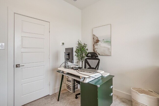 Building Photo - Newly Constructed Townhome Just Steps Off ...