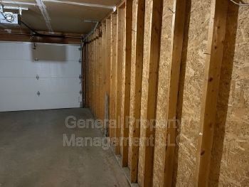 Building Photo - 2 Bedrooms, 1.5 Bathrooms with Attached Garage, Available Now!