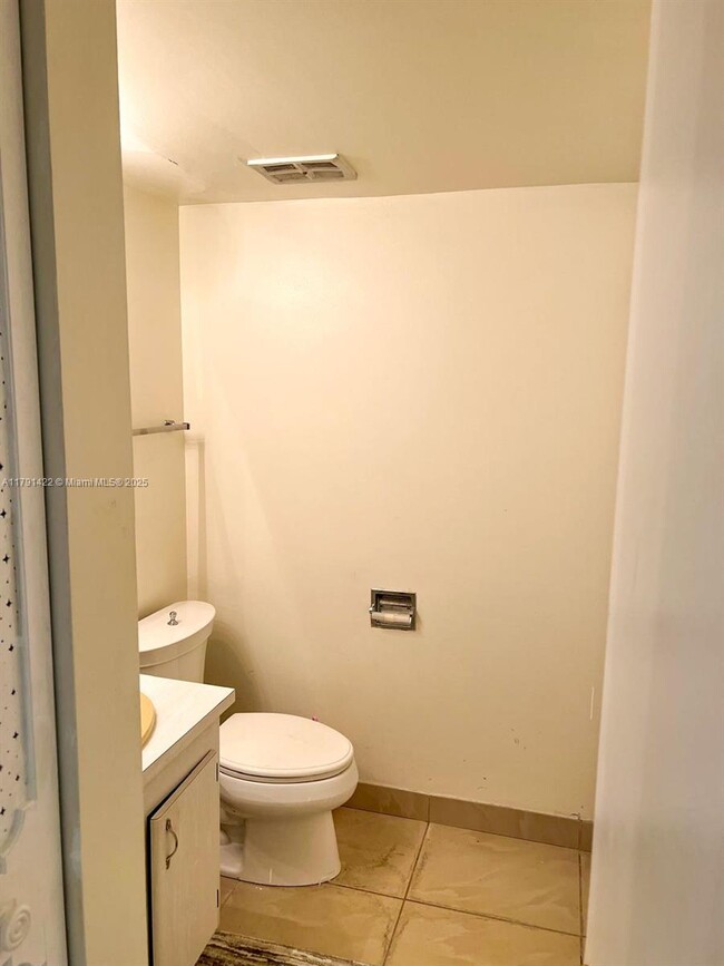 Building Photo - 20400 W Country Club Dr