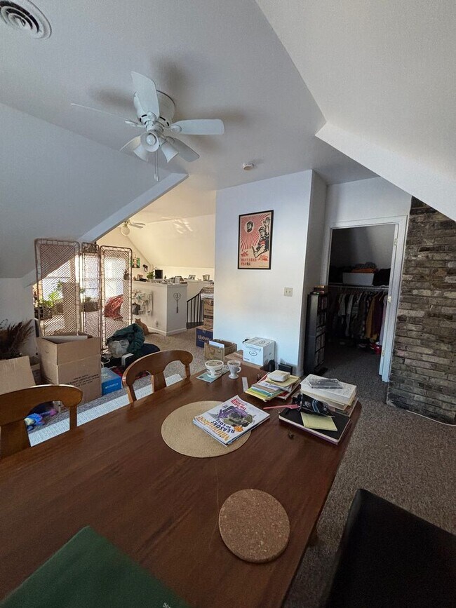 Building Photo - 122-124 E Lloyd