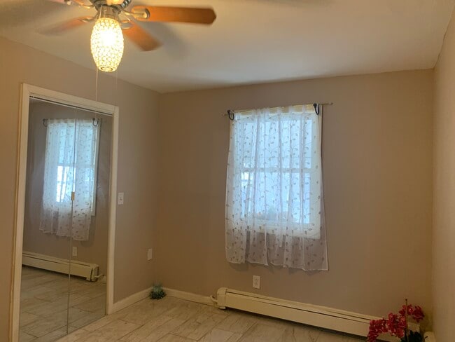 Building Photo - 270 N 1st Ave