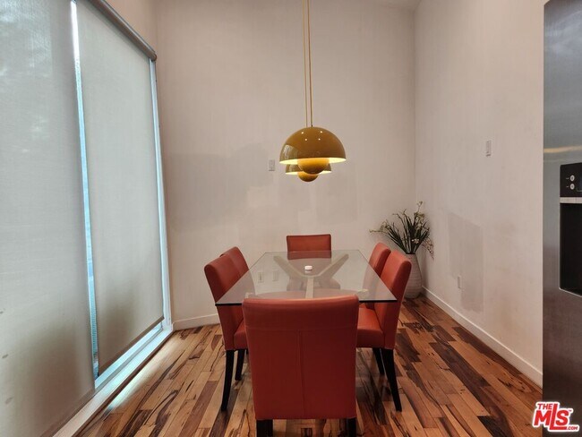 Building Photo - 6683 Franklin Ave