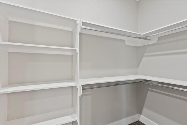 Building Photo - 5506 Pershing St