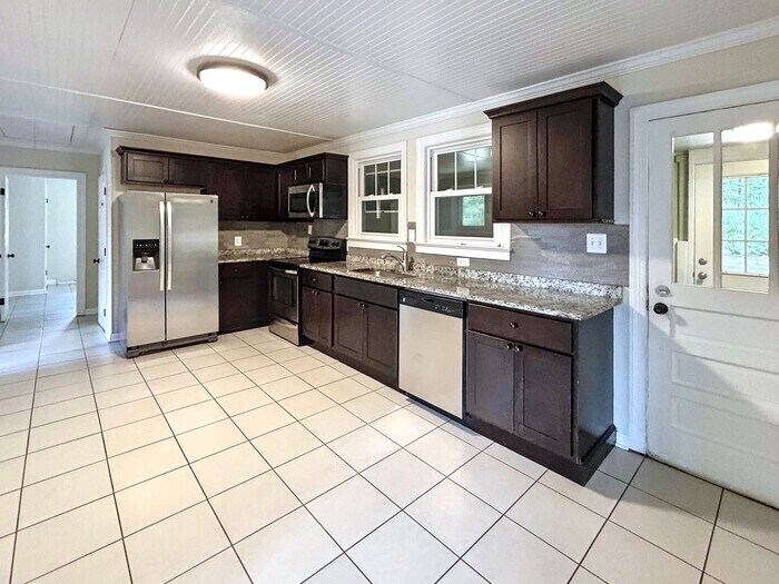 Building Photo - 146 Van Horn Ln