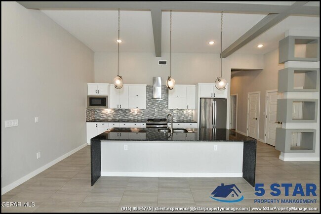 Building Photo - 12341 Desert Vista Ave