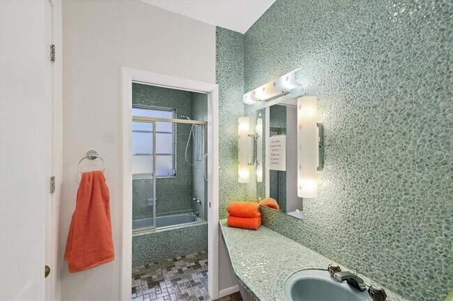 Building Photo - 2605 Desoto Rd