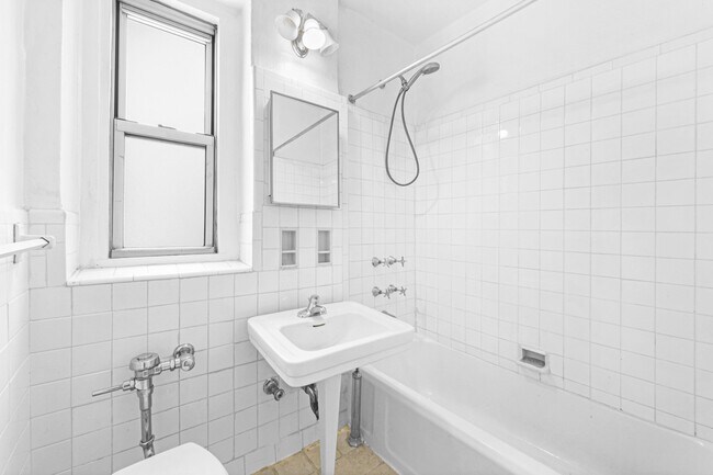 Building Photo - 210-218 W 19th St