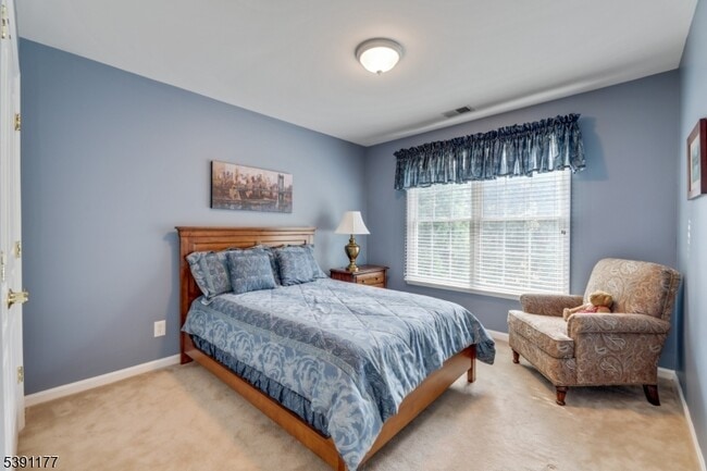 Building Photo - 2 Bedford Dr