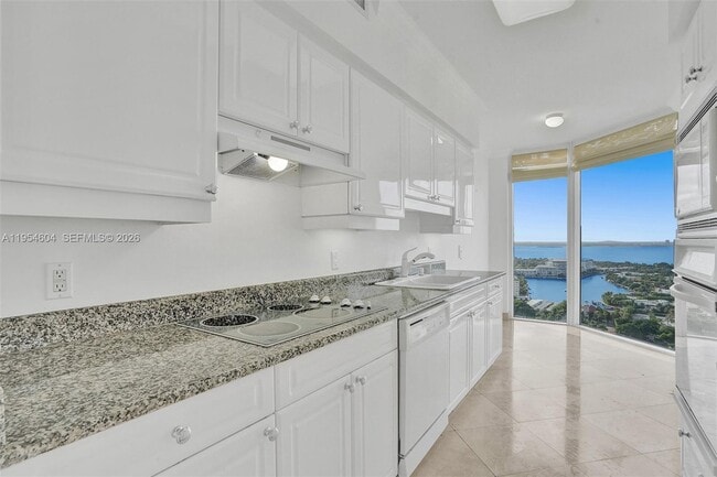 Building Photo - 4775 Collins Ave