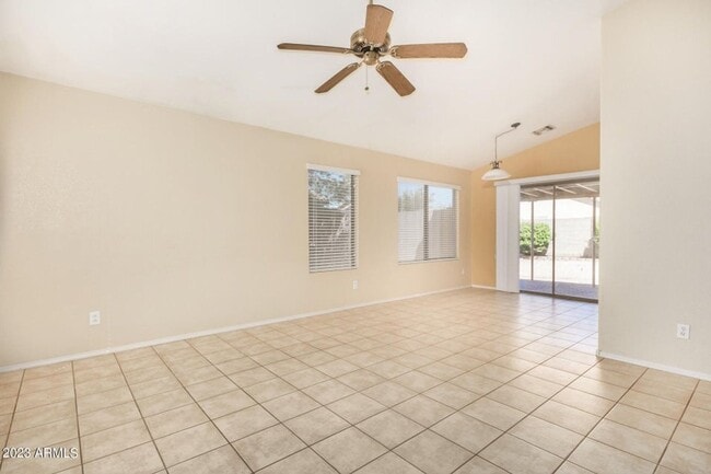 Building Photo - Move In Ready!  3 Bed, 2 Bath w/2 Car Garage