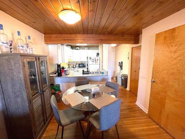 Building Photo - 450 7th St