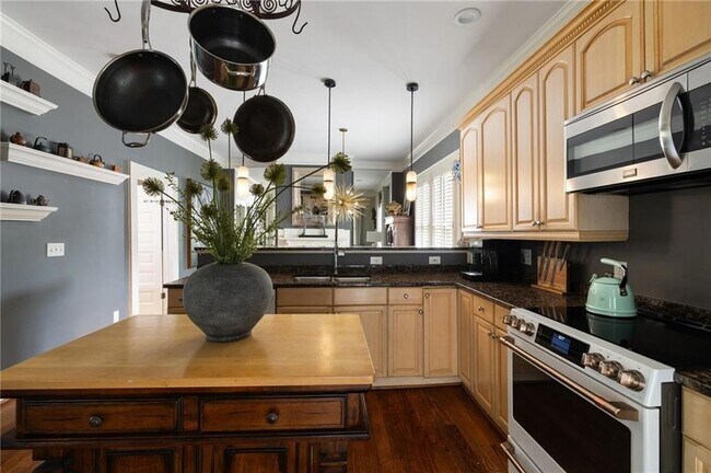 Building Photo - 28 Clay St SE