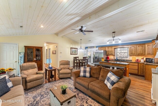 Building Photo - 519 Country Oaks Dr