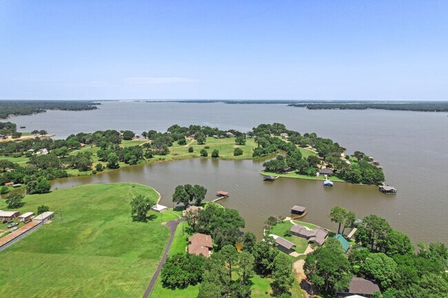 Building Photo - 1012 Chestnut Dr