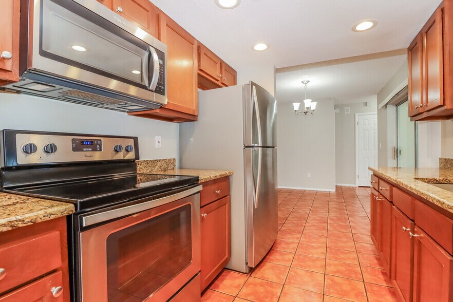 Building Photo - 2335 Timbercrest Cir W