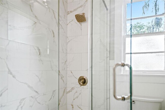 Building Photo - 205 Garden Cir N