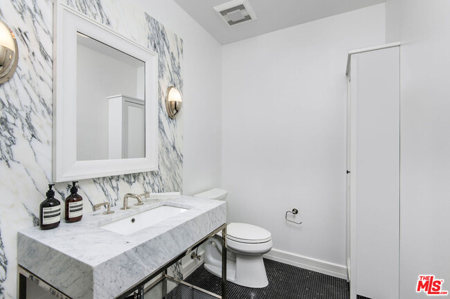 Building Photo - 15225 Palisades Village Ln
