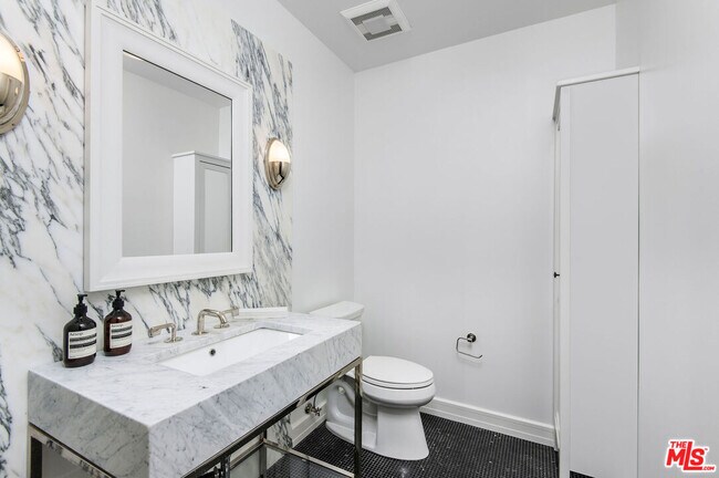 Building Photo - 15225 Palisades Village Ln