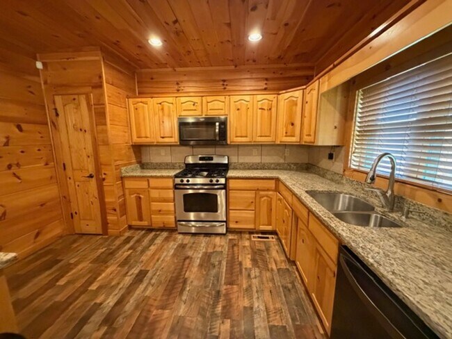 Building Photo - Sevierville 37876 - 3 bedroom, 3.5 Bath, 2486 sq. ft. Cabin and a 672 sq. ft. Studio above garage...