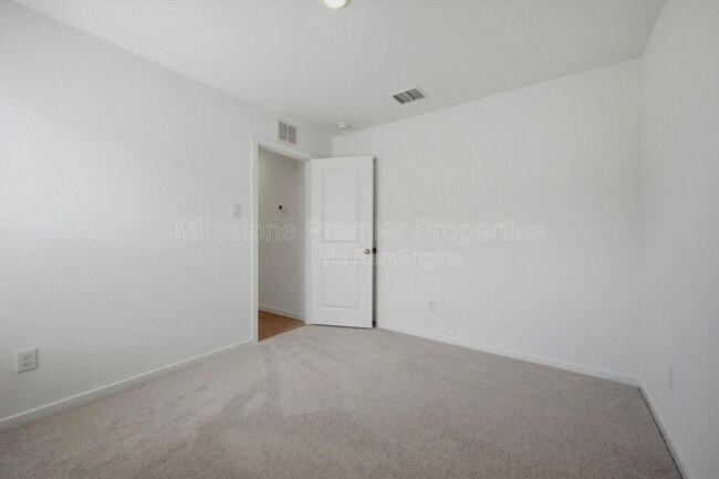 Building Photo - 3719 Longleaf Dr
