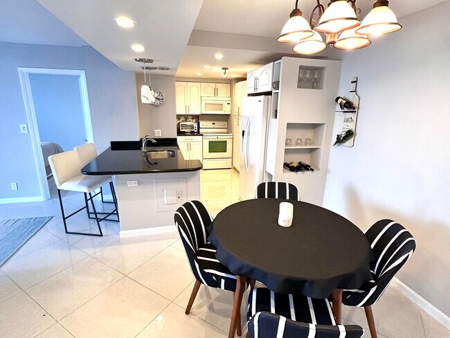 Building Photo - 1 Las Olas Cir
