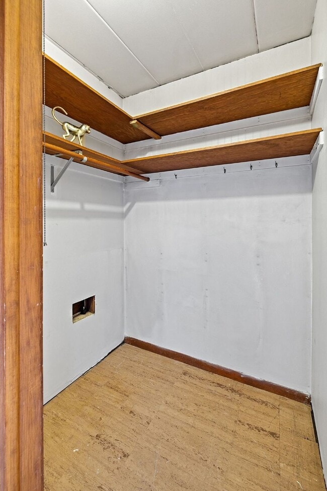 Building Photo - Charming 1 bedroom Condo Available Now!