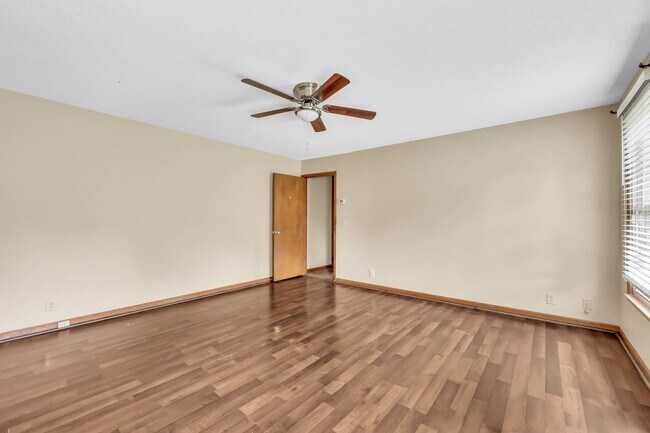 Building Photo - 532 Brentwood Cir