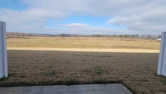 Building Photo - One fee month with 18-month lease!!! "Charming 3-Bed Oasis with Granite Elegance on Discovery Poi...