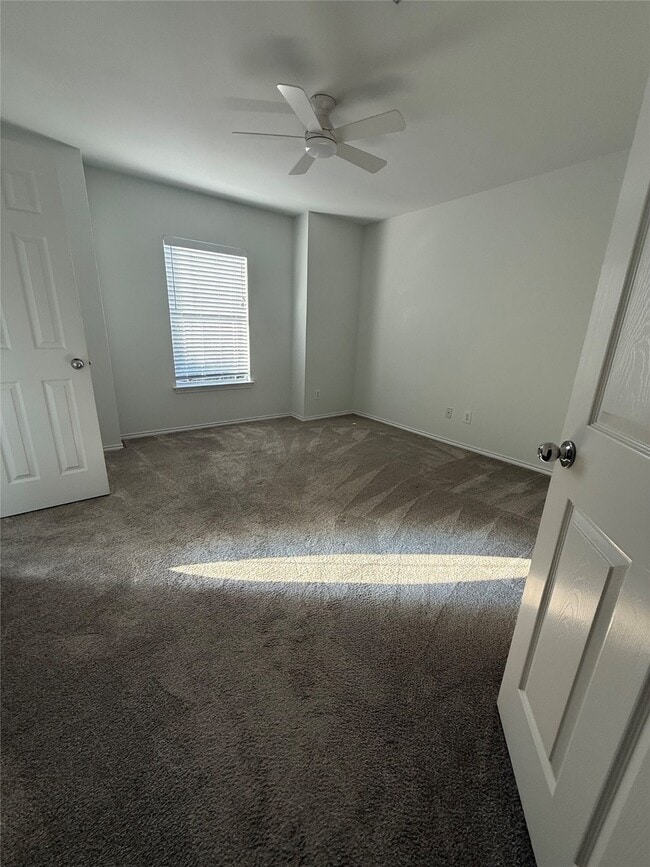 Building Photo - 609 W 20th St