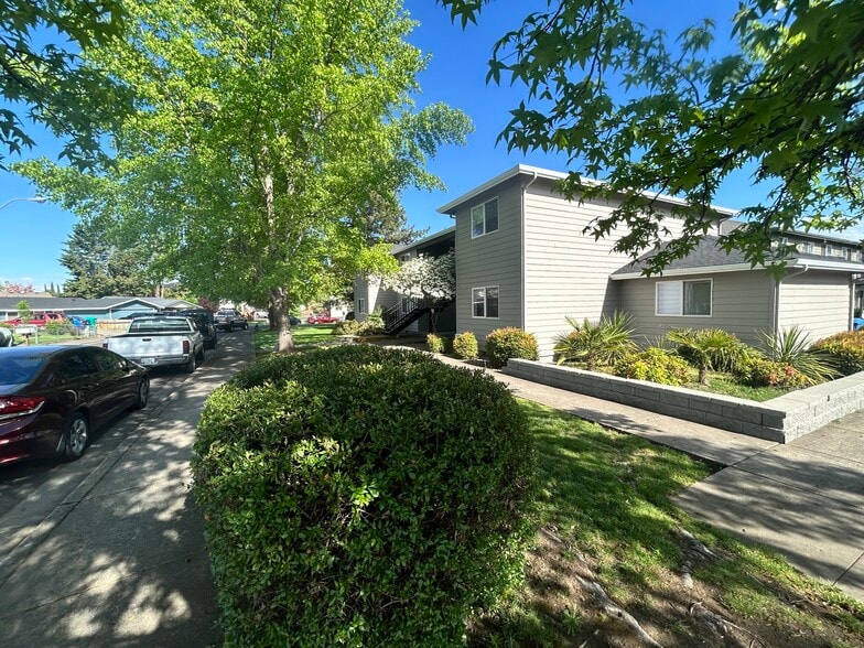 Building Photo - 550 Van Wey Cir