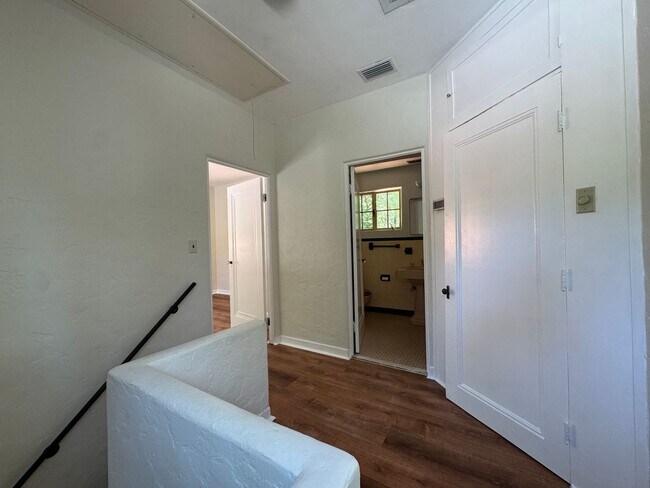 Building Photo - 3 Bed 2 Bath Home in Golfview