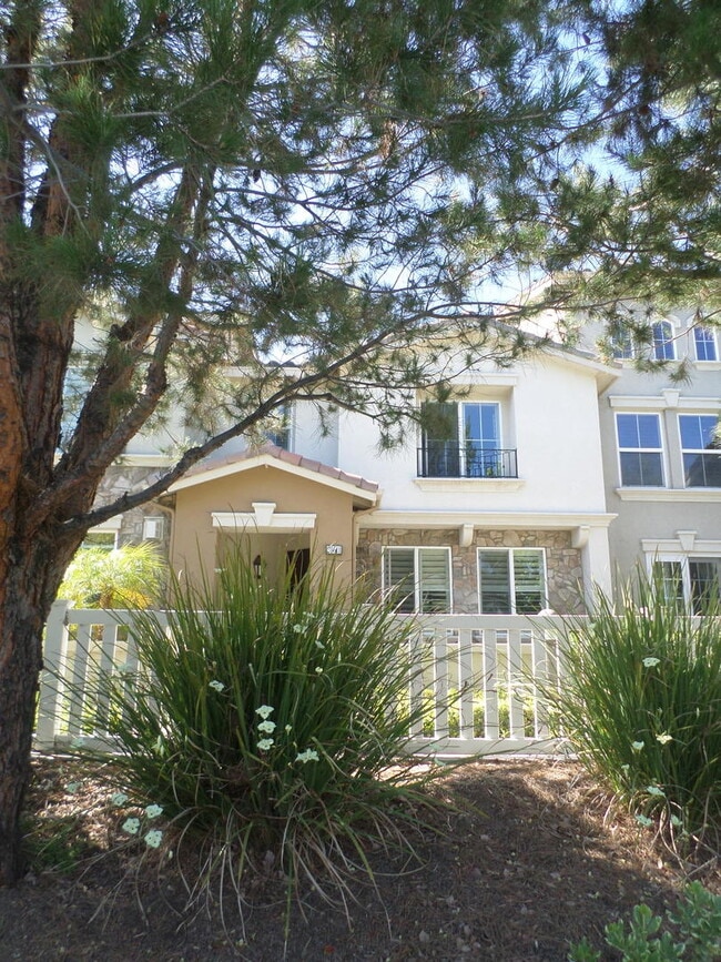 Building Photo - Gorgeous Harveston Townhome - Just across ...