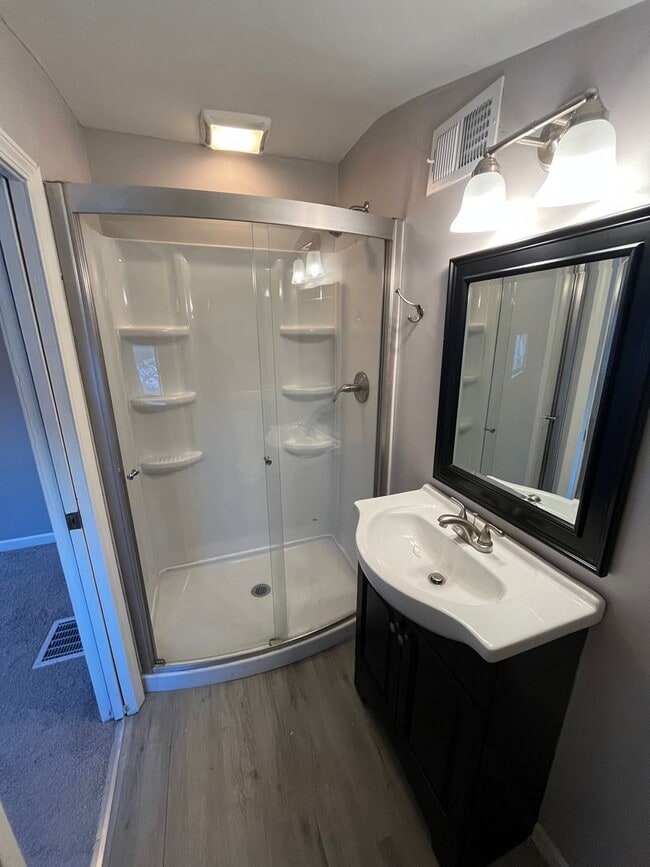 Building Photo - Three Bed, Two Bath with 2 Car Garage in N...