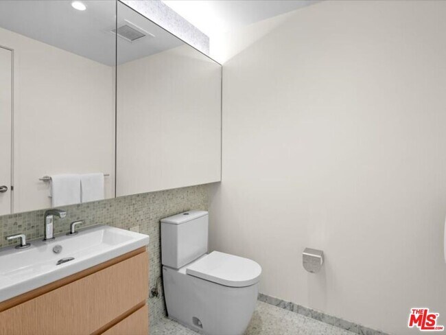 Building Photo - 877 Francisco St